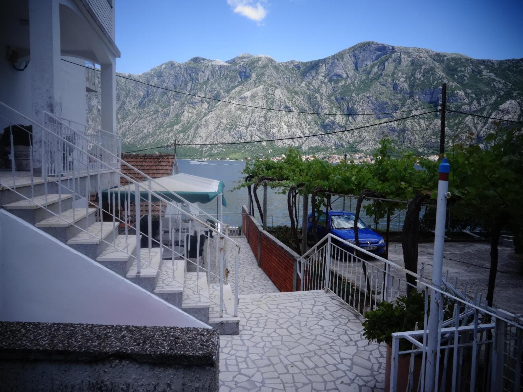Seaside Apartments And Rooms Kotor Eksteriør bilde