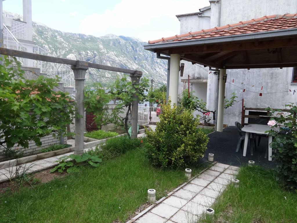 Seaside Apartments And Rooms Kotor Eksteriør bilde